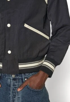 Emporio Armani Bomber Jacket - Blu Navy -Total Wear Store 51816e05a5094bb0af935d5fe11d7e6d