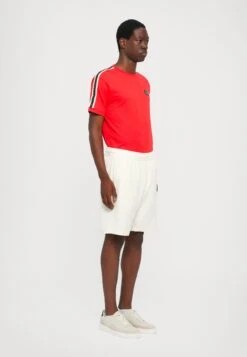 EA7 Emporio Armani TRAIN VISIBILITY - Shorts - Cream/black 14 EA7 Emporio Armani TRAIN VISIBILITY - Shorts - Cream/black -Total Wear Store 51d6daacf3854fa29033436d439b6bef