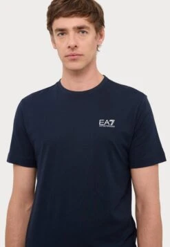 EA7 Emporio Armani TRAIN CORE TEE - Basic T-shirt - Armani Blue 27 EA7 Emporio Armani TRAIN CORE TEE - Basic T-shirt - Armani Blue -Total Wear Store 526b021fdfb848e79ccfc38140a028e8
