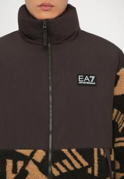 EA7 Emporio Armani MOUNTAIN JACKET LOGO - Winter Jacket - Chocolate Torte -Total Wear Store 526bc85268844392a982c92d1fa44ce1