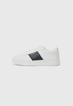 Emporio Armani Trainers - White/ottanio 16 Emporio Armani Trainers - White/ottanio -Total Wear Store 528287faf4354278ad41652244586e26