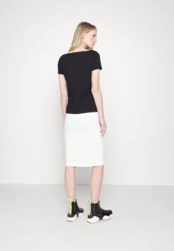 Emporio Armani Pencil Skirt - Bianco Caldo -Total Wear Store 528eb6f10a0143eb87a552b58b751d64
