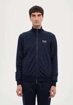 EA7 Emporio Armani TRAIN CORE SUIT - Tracksuit - Blue 16 EA7 Emporio Armani TRAIN CORE SUIT - Tracksuit - Blue -Total Wear Store 530e40d56b8c41579bc3ce973340e4aa