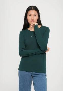 EA7 Emporio Armani Print T-shirt - Ponderosa Pine -Total Wear Store 531200c6aab1475cb4b1c6ca18f5d079