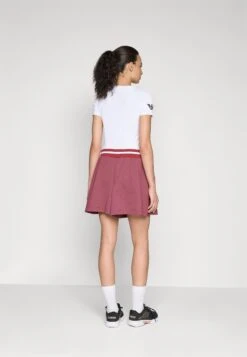 EA7 Emporio Armani TENNIS CLUB SHORTS - Sports Shorts - Bordeaux -Total Wear Store 55a64c2545134aeb9acd1e06b0ef9bc9