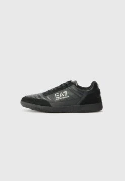 EA7 Emporio Armani NEW HERITAGE UNISEX - Trainers - White/black -Total Wear Store 55b656cc18cf41769e4728834feffbc2 1