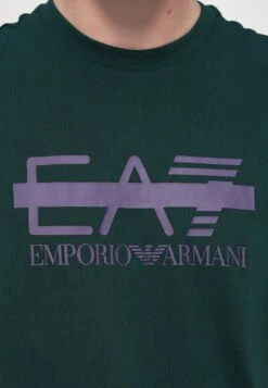 EA7 Emporio Armani TRAIN LOGO TEE - Print T-shirt - Ponderosa Pine 18 EA7 Emporio Armani TRAIN LOGO TEE - Print T-shirt - Ponderosa Pine -Total Wear Store 55c1319cbeb349b891f351af5ef4a240