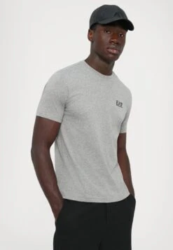 EA7 Emporio Armani TRAIN CORE TEE - Basic T-shirt - Grey 26 EA7 Emporio Armani TRAIN CORE TEE - Basic T-shirt - Grey -Total Wear Store 560fd32b6cb34d5285a1b14cfc6139e9