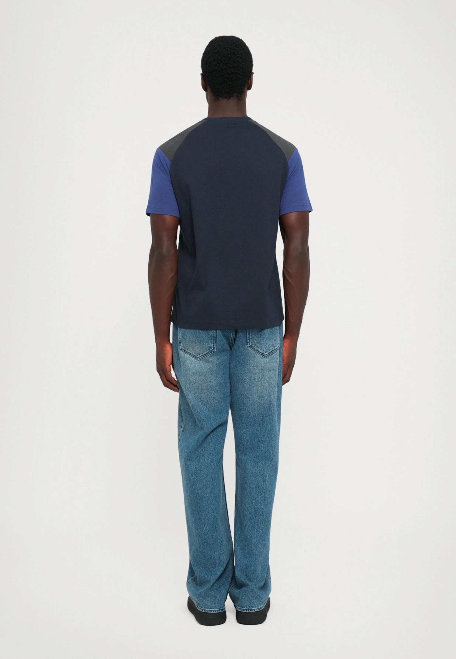EA7 Emporio Armani TRAIN ATHLETIC COLOUR BLOCK TEE - Print T-shirt - Blue 5 EA7 Emporio Armani TRAIN ATHLETIC COLOUR BLOCK TEE - Print T-shirt - Blue - Image 3