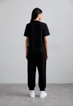 EA7 Emporio Armani TROUSER - Tracksuit Bottoms - Black/gold-coloured 11 EA7 Emporio Armani TROUSER - Tracksuit Bottoms - Black/gold-coloured -Total Wear Store 56df2e5041c44d1c9fad46fb4555a5b1