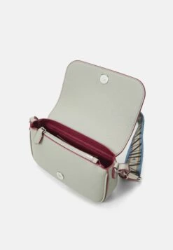 Emporio Armani On Chain - Across Body Bag - Mercurio/Geraneo -Total Wear Store 59462e80e4d94a759689e2dc29dcecf6