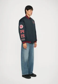 EA7 Emporio Armani TRAIN GRAPHIC SERIES JACKET HOCKEY - Bomber Jacket - Blue -Total Wear Store 59722f4fe72f45ceb81929e9e32adba2