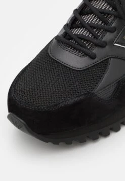 Emporio Armani Fusion - Trainers - Black/Off-White -Total Wear Store 5ceb465d4da64cf1871cbbc6572ed1a2