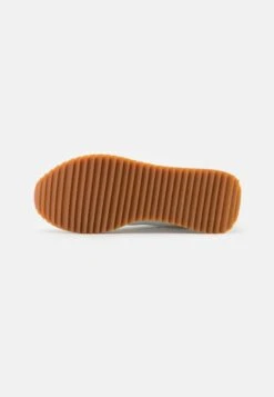 EA7 Emporio Armani Vintage Eagle Unisex - Trainers - White/Black -Total Wear Store 5df7049c6637485180002dd392fdef3b