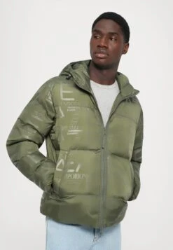 EA7 Emporio Armani MOUNTAIN HOODED JACKET LOGO REPEAT - Winter Jacket - Beetle -Total Wear Store 5df86112b5854d6da909c10c43856825