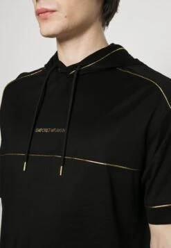 Emporio Armani Print T-Shirt - Nero -Total Wear Store 5fc8963aae1b4cac883d67b4b4852c38