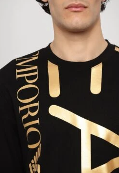 EA7 Emporio Armani TRAIN LOGO SERIES OVERSIZE - Sweatshirt - Black/gold 16 EA7 Emporio Armani TRAIN LOGO SERIES OVERSIZE - Sweatshirt - Black/gold -Total Wear Store 60dc7d33900c4cdd818db90e0fc1d576
