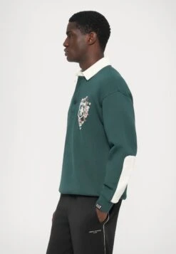 EA7 Emporio Armani TRAIN CLUB HOUSE BUTTONERD RUGBY UNISEX - Sweatshirt - Ponderosa Pine -Total Wear Store 6223b58bbc024f528bbe44d4a0c618ee