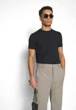 Emporio Armani Basic T-shirt - Blue Navy -Total Wear Store 625a69c4c1bf4d38a1e4e478ee243e90