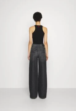 Emporio Armani Pockets - Relaxed Fit Jeans -Total Wear Store 62c911be49de4af9bca95c4f97a8e44b