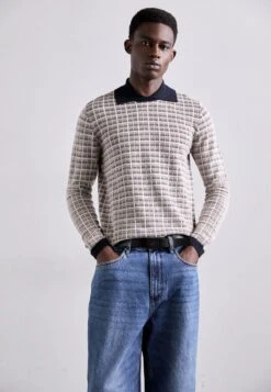 Emporio Armani Jumper - French Oak -Total Wear Store 640a29b36c3d4141a93060b9f9d2deb1