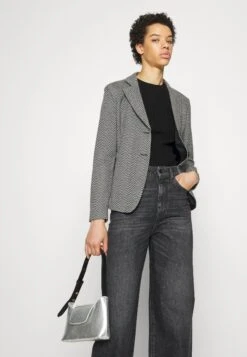 Emporio Armani Pockets - Relaxed Fit Jeans -Total Wear Store 649846a0271d47898a8432a01a4a67a8