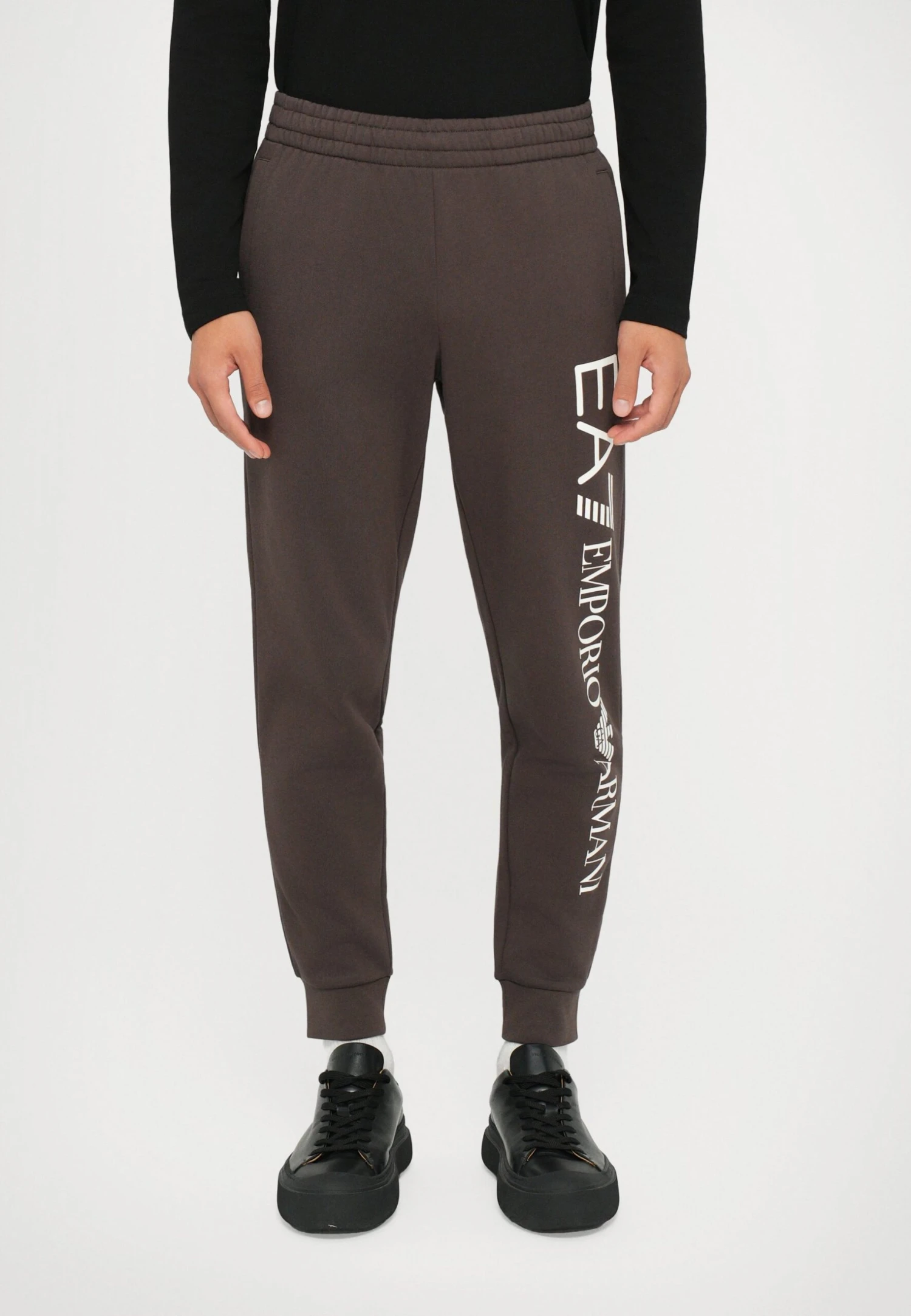 EA7 Emporio Armani TRAIN LOGO SERIES PANTS - Tracksuit Bottoms - Chocolate Brown 3 EA7 Emporio Armani TRAIN LOGO SERIES PANTS - Tracksuit Bottoms - Chocolate Brown