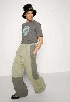 Emporio Armani Print T-Shirt - Grey -Total Wear Store 6621585266154ca28ca773d5c2aae880