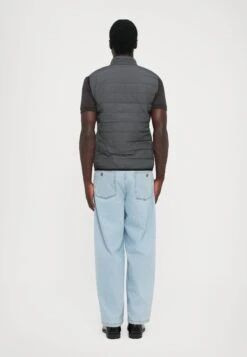 EA7 Emporio Armani TRAIN PREMIUM SHIELD VEST - Waistcoat - Asphalt -Total Wear Store 670fdc9c7da64d95a607a5e612be4cac