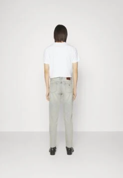 Emporio Armani 5 Pockets Pant - Slim Fit Jeans - Denim Blu -Total Wear Store 67361bc74579412084a35891fcb796e8