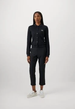 EA7 Emporio Armani TRAIN GOLF CLUB - Zip-up Sweatshirt - Fancy Black/blue -Total Wear Store 676f4a9f48094f15bf3151ce7b6a3ea5