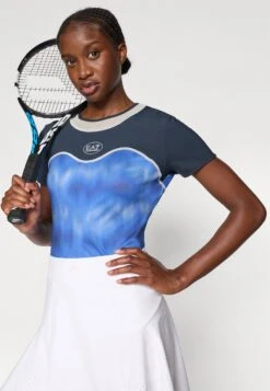 EA7 Emporio Armani TENNIS PRO FREESTYLE TEE - Sports T-shirt - Blue -Total Wear Store 6809e26cf3744a6b899e36a77c85fb32