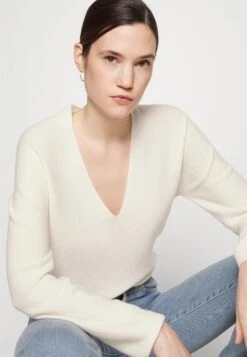 Emporio Armani Jumper - White -Total Wear Store 6862d0d7e6d340e991c149c543bc91ac