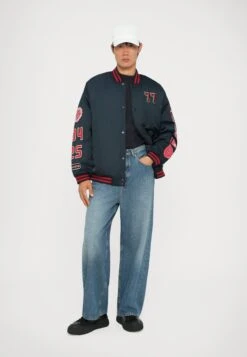 EA7 Emporio Armani TRAIN GRAPHIC SERIES JACKET HOCKEY - Bomber Jacket - Blue -Total Wear Store 69ca99ef0709483daa777d4e953fde01