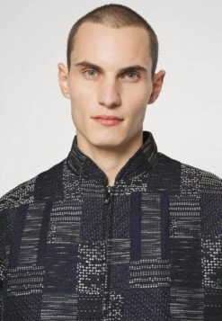 Emporio Armani Blouson - Summer Jacket - Blu 11 Emporio Armani Blouson - Summer Jacket - Blu -Total Wear Store 6a340f933969408fa30969127f5b65e2