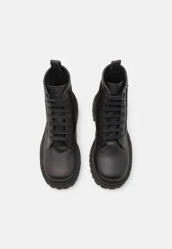 Emporio Armani Bootie - Lace-Up Ankle Boots - Nero -Total Wear Store 6a4ca494b084479c9962619dbd03cff2