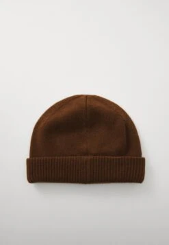 Emporio Armani BEANIE HAT - Beanie - Downtown Brown -Total Wear Store 6b52a3565fe645e4a468e34cb5842030