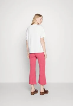 EA7 Emporio Armani P28 - Print T-Shirt - White -Total Wear Store 6cb3103ff1b74cea8ca9ef1c79a54070