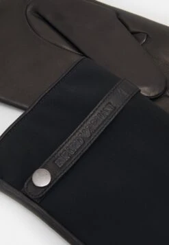 Emporio Armani Guanto Gloves Unisex - Gloves - Black -Total Wear Store 6e5b4c94434d494e8bf90f17d4437175