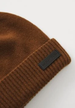 Emporio Armani BEANIE HAT - Beanie - Downtown Brown -Total Wear Store 6fd0fc2e657f48998134ec3c426fce3b
