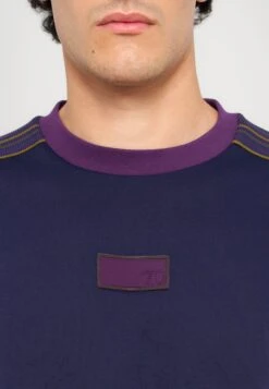 EA7 Emporio Armani TRAIN TAPE UNISEX - Print T-shirt - Evening Blue -Total Wear Store 72bdf929adce4a51b62b594853628bd5