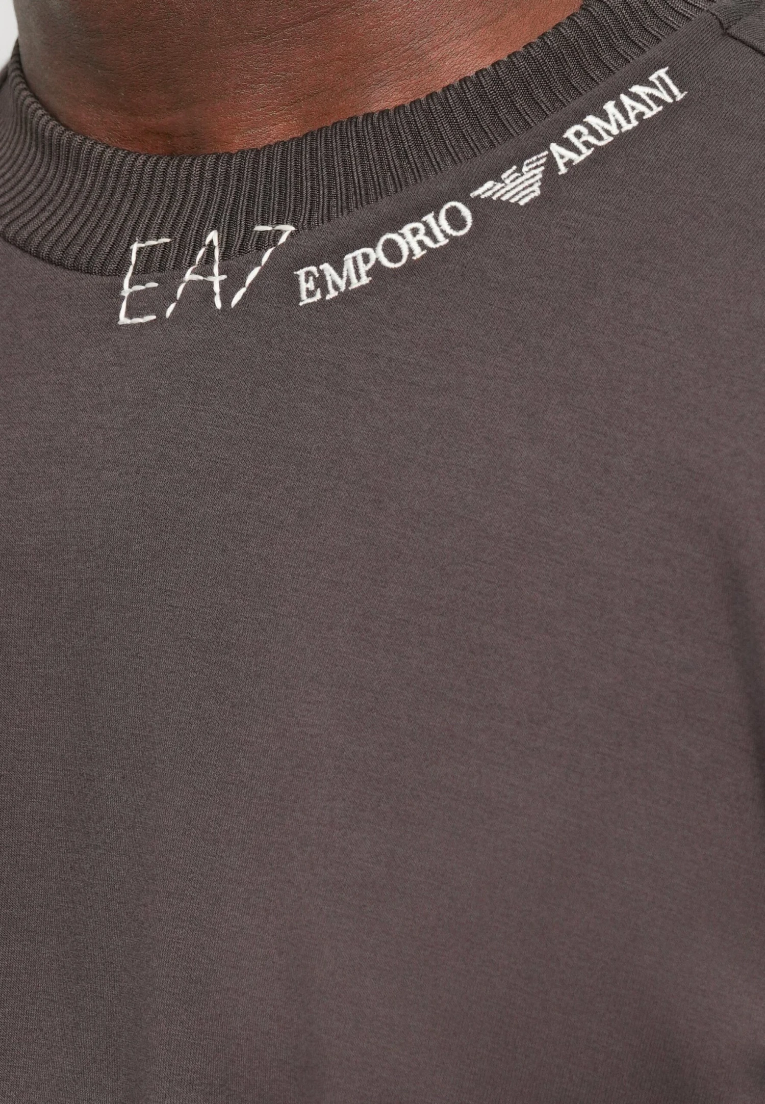 EA7 Emporio Armani TRAIN LOGO SERIES UNISEX - Sweatshirt - Chocolate Torte 8 EA7 Emporio Armani TRAIN LOGO SERIES UNISEX - Sweatshirt - Chocolate Torte - Image 6