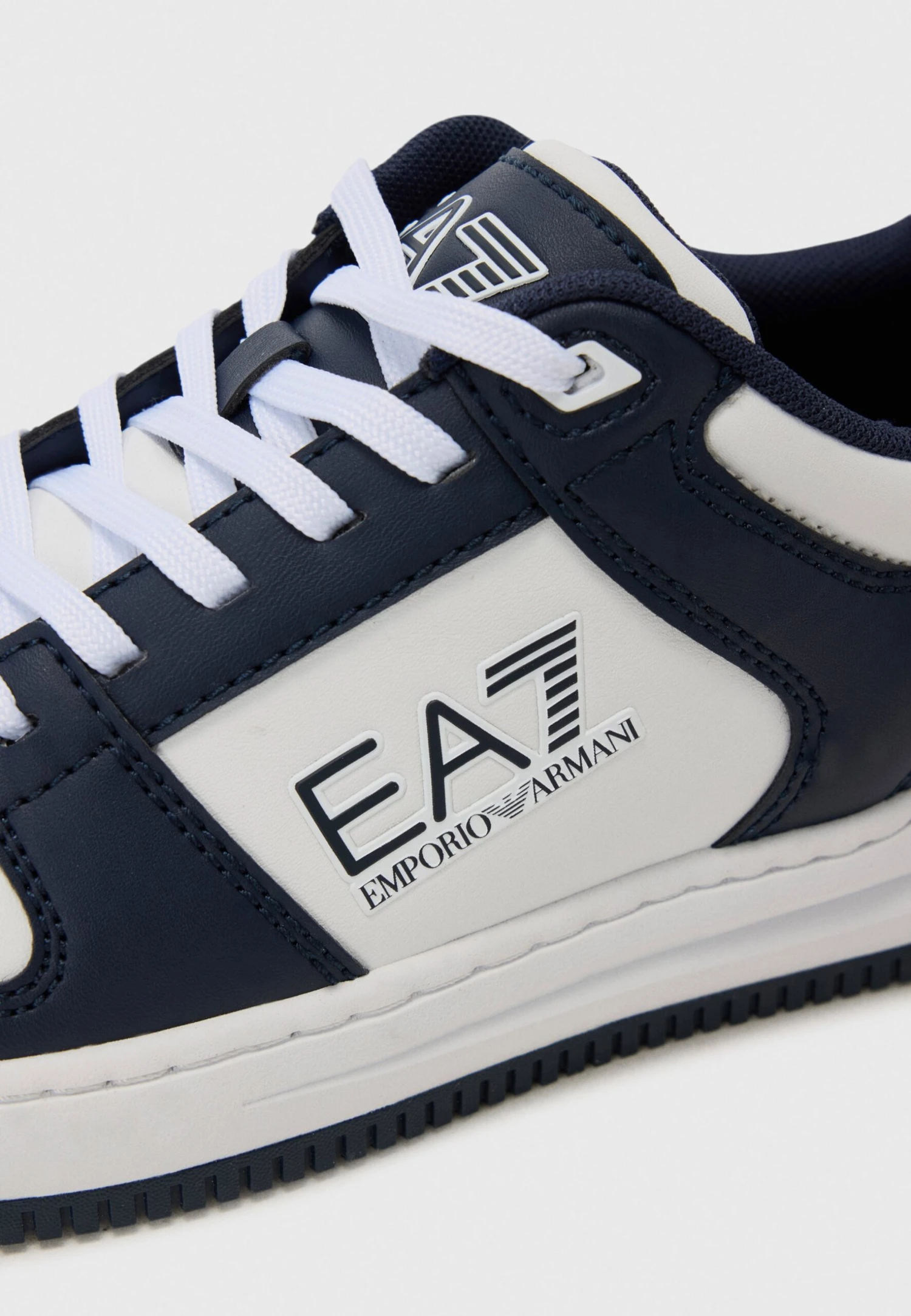 EA7 Emporio Armani SLASHER UNISEX - Trainers - Sky Captain/white 8 EA7 Emporio Armani SLASHER UNISEX - Trainers - Sky Captain/white - Image 6