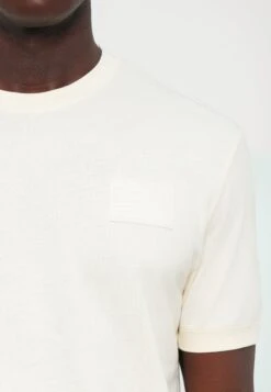 EA7 Emporio Armani TRAIN CORE TEE UNISEX - Basic T-shirt - Vanilla Ice -Total Wear Store 73647035d8cf424b941e0e25c9562c65