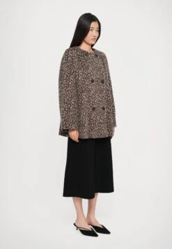 Emporio Armani COAT - Short Coat - Brown 12 Emporio Armani COAT - Short Coat - Brown -Total Wear Store 737ca34a76274cecaafd5485c31d5783