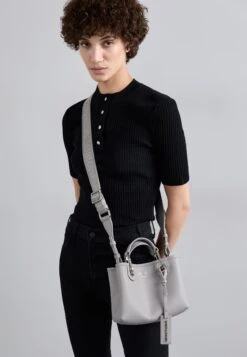 Emporio Armani BAG - Handbag - Taupe 31 Emporio Armani BAG - Handbag - Taupe -Total Wear Store 73e68c0fd5334ad8995bb856c1b374ff 1