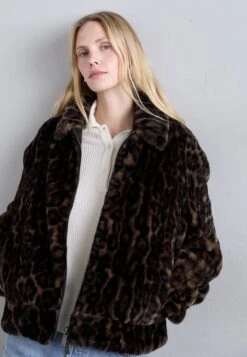 Emporio Armani BLOUSON JACKET - Winter Jacket - Animalier 11 Emporio Armani BLOUSON JACKET - Winter Jacket - Animalier -Total Wear Store 74a0e0e20f6f489fa3854bacf5ba4260