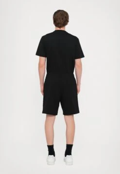 EA7 Emporio Armani TRAIN VISIBILITY - Shorts - Black/cream 13 EA7 Emporio Armani TRAIN VISIBILITY - Shorts - Black/cream -Total Wear Store 758184c6d6804fea8c2c008f12ba8dc7