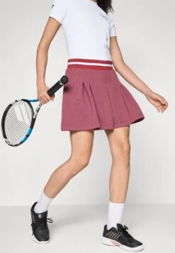 EA7 Emporio Armani TENNIS CLUB SHORTS - Sports Shorts - Bordeaux -Total Wear Store 76058ac8fcbc4181b7efb6f233f7e22f