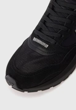 EA7 Emporio Armani WADER UNISEX - Trainers - Triple Black/silver-coloured -Total Wear Store 765955039e6845f8901e06d2c7123949